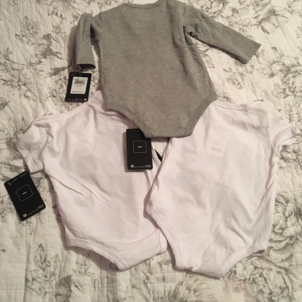 *SOLD* Nike onesies/bodysuits size 6/9, NWT - Picture 3 of 5